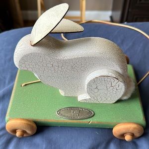 𝅺VTG Wooden Pull Toy by Gerald E. Henn Workshops, Puff the bunny, 2001